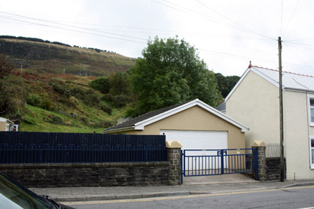 The site of the chapel is now occupied by a garage.