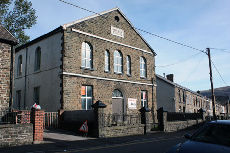 Bethel Cwmparc photographed in September 2009. The building is closed and is for sale.